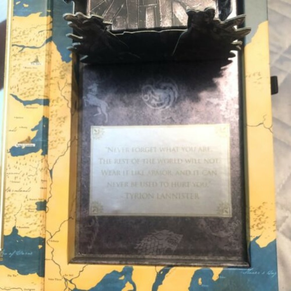 UD Vault Limited Edition GOT Eye Shadow Palette - Picture 7 of 8